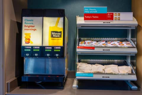 Avid Hotels - Denver Airport Area by IHG — photo 2
