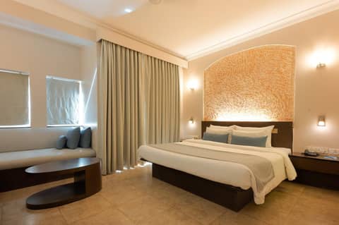 Whispering Palms Beach Resort — photo 9