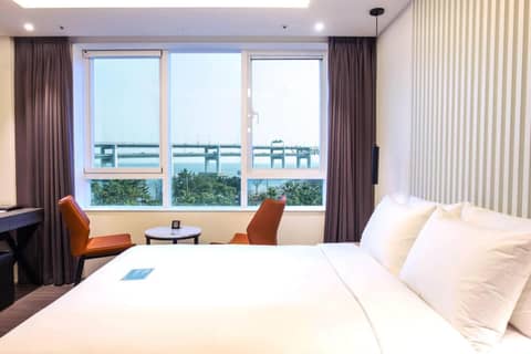 AG405 Hotel — hotel room