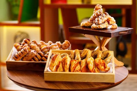 Holiday Inn Edinburgh Zoo by IHG — dining