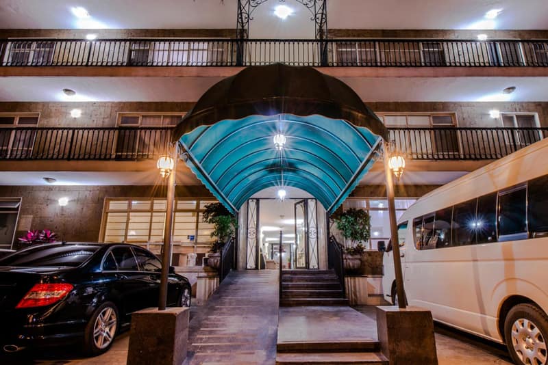 Del Marques Hotel and Suites — building