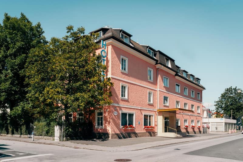 Hotel Scherer — building