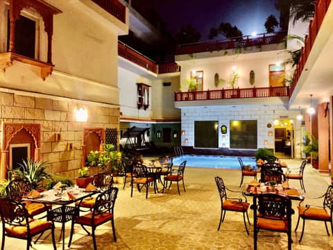 Suryaa Villa - A Boutique Heritage Hotel — dining