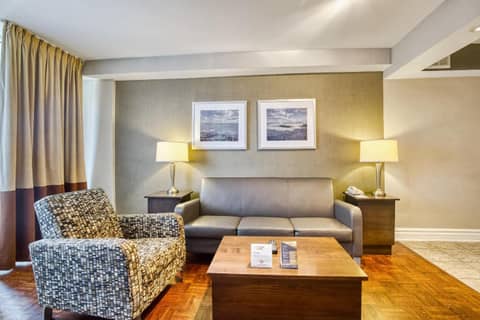 Town Inn Suites Hotel — photo 6
