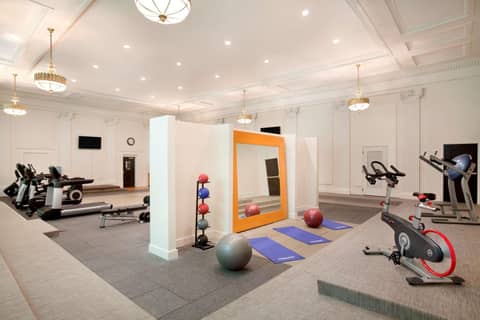 Hilton New Orleans / St. Charles Avenue — activities & amenities
