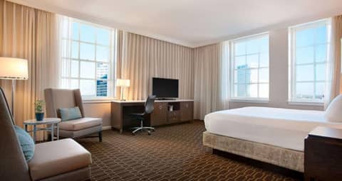 Hilton New Orleans / St. Charles Avenue — hotel room