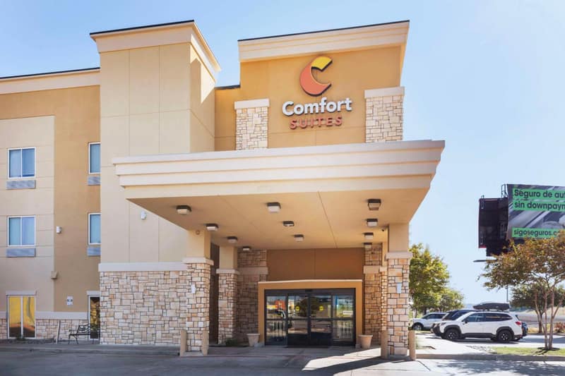 Comfort Suites West Dallas - Cockrell Hill — building