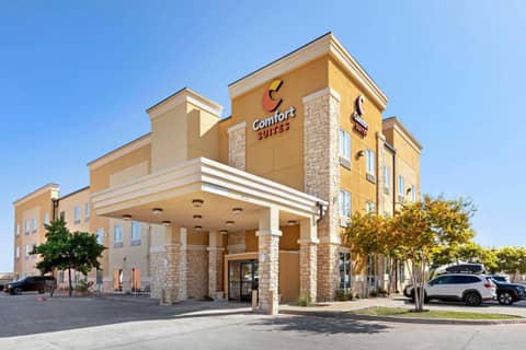 Comfort Suites West Dallas - Cockrell Hill — photo 9