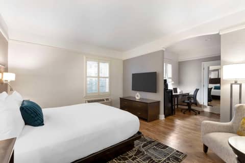 Best Western Plus Hawthorne Terrace Hotel — hotel room