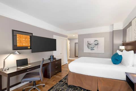 Best Western Plus Hawthorne Terrace Hotel — hotel room