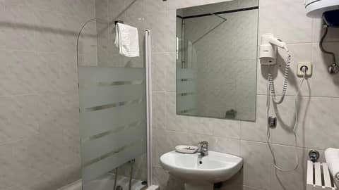 Apartamentos Mayor Centro — bathroom