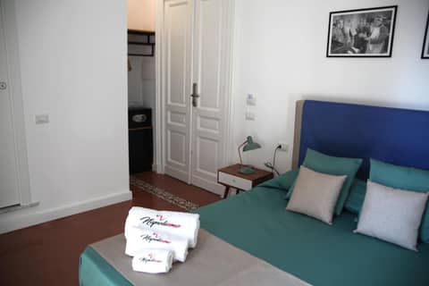 Napoliamo Guest House — hotel room