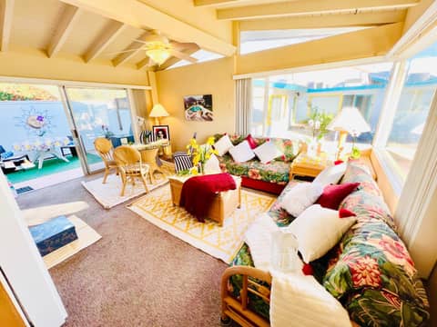 A PLACE IN THE SUN Hotel - ADULTS ONLY Big Units, 24h Heated Pool & Spa in 1 Acre Park Prime Location, DOG Friendly, TOP Midcentury Modern Boutique Hotel — lounge