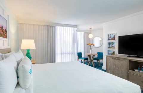 Riviera Resort Palm Springs — hotel room