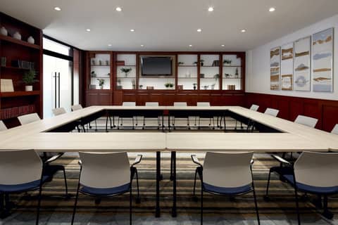 Holiday Inn & Suites Montreal Airport by IHG — photo 9