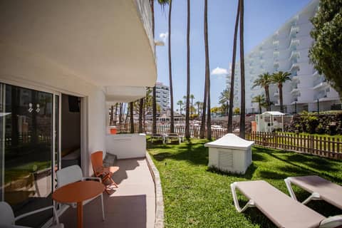 Servatur Waikiki — balance & terrace