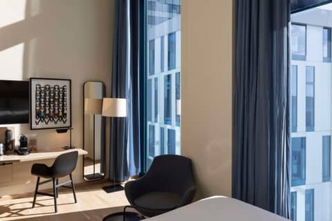 Scandic Hamburg Emporio — hotel room