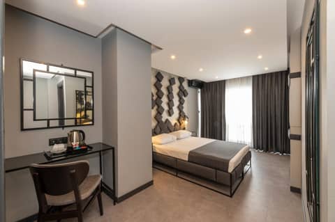 White Palace Hotel — hotel room