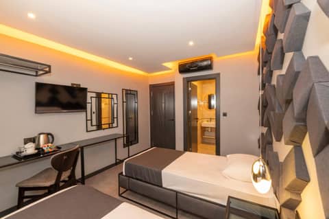 White Palace Hotel — hotel room