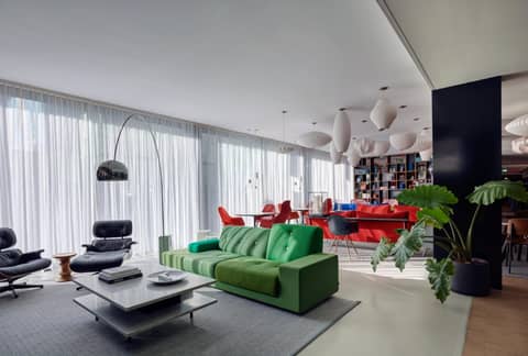 citizenM Amsterdam South — lounge