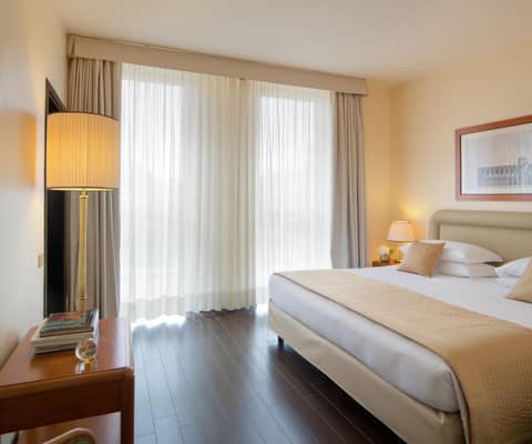 Starhotels Business Palace — hotel room