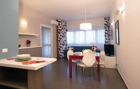 Marbela Apartments & Suites — hotel room