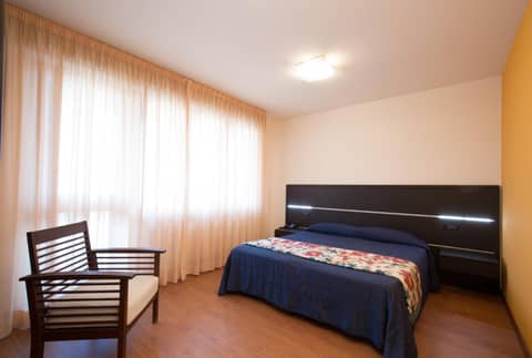 Marbela Apartments & Suites — hotel room