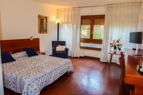 Marbela Apartments & Suites — hotel room