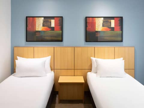 Mercure Brisbane Garden City — hotel room