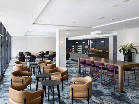 Mercure Brisbane Garden City — lounge