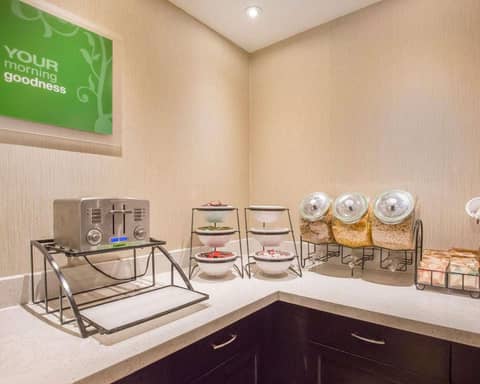 Comfort Inn & Suites Calgary - University — photo 3