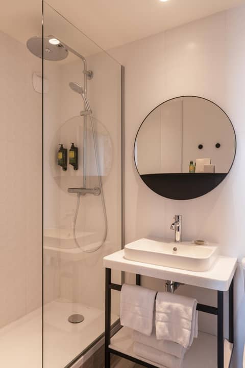 Leonardo Boutique Hotel Paris Opera — bathroom