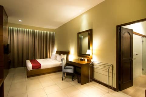 Seminyak Square Hotel And Villas — hotel room