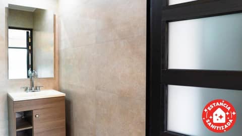 ECONOSUITES FUNDIDORA — bathroom
