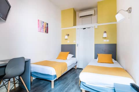 Au Patio Morand — hotel room