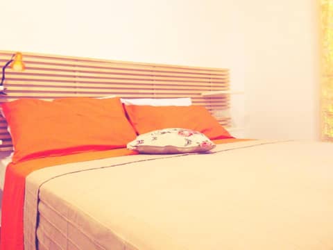 Bed & Breakfast Travellers — bedroom