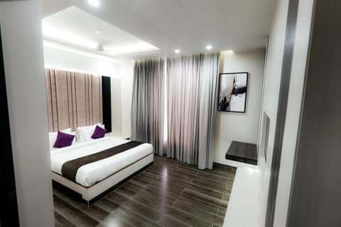 Hotel Elinor By Dazzling Hotels & Resorts — hotel room