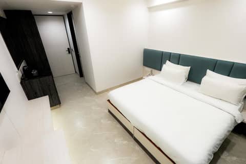 Hotel Elinor By Dazzling Hotels & Resorts — hotel room