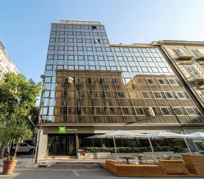 Cristal Hotel Palermo — building