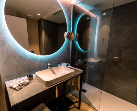 Hotel Taburiente S.C.Tenerife — bathroom