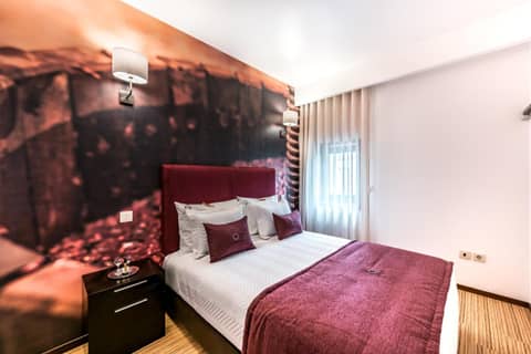 Lounge Inn Guest House — hotel room