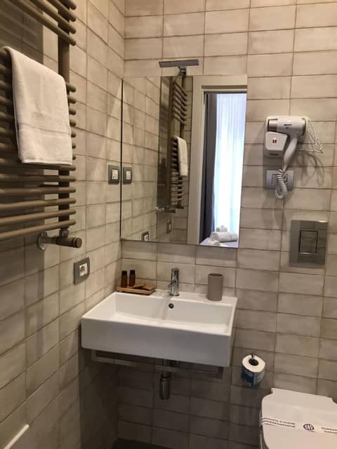 Schilizzi Hotel — bathroom