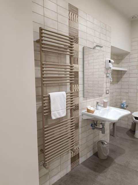 Schilizzi Hotel — bathroom