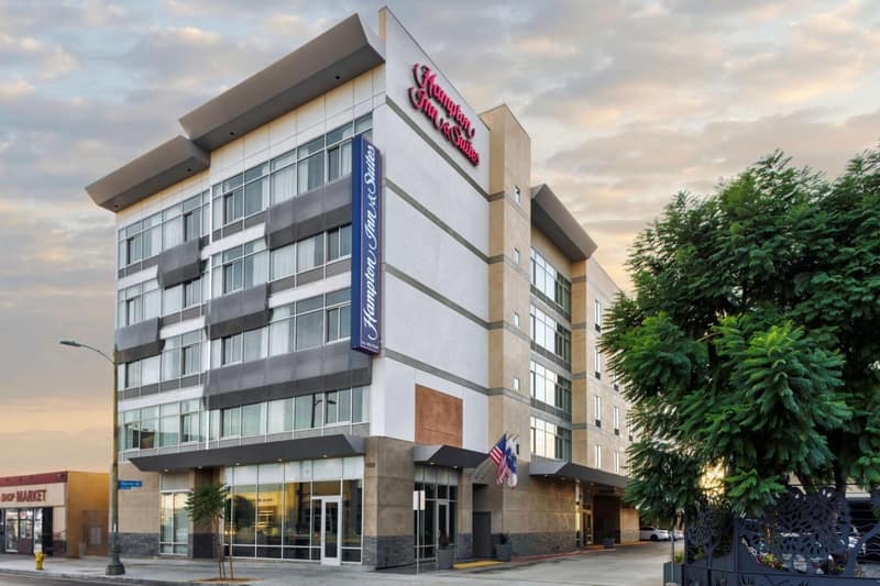 Hampton Inn & Suites Los Angeles/Hollywood, CA — building