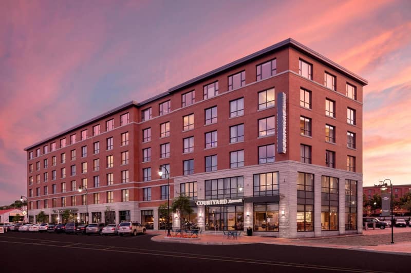 Courtyard by Marriott Portland Downtown/Waterfront — building