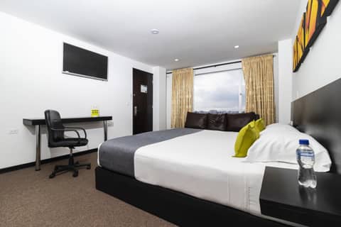 Ayenda 1063 Golden — hotel room