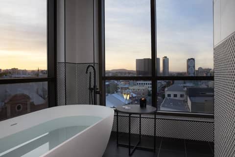 The Alva Hotel Brisbane, Vignette Collection by IHG — bathroom