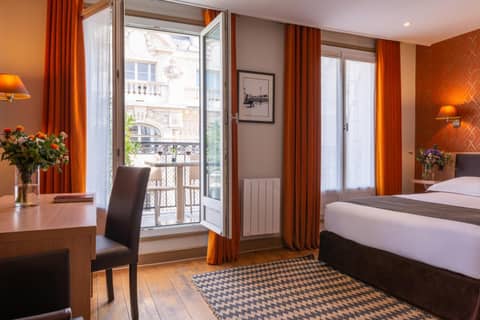 Hôtel Volney Opéra — hotel room