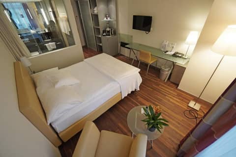 Hotel Glockenhof Zürich — hotel room