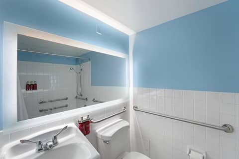The River Inn — bathroom
